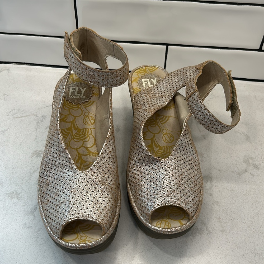 Fly London Yala Leather Perforated Wedges Gold Shimmer Size 9.5 - Picture 4 of 16